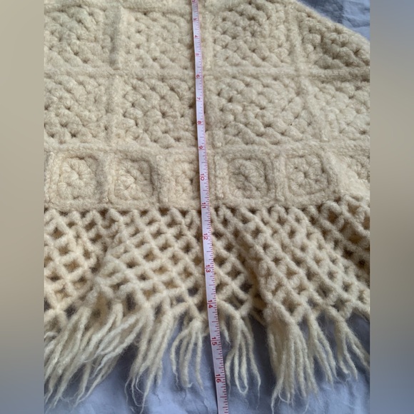 cape shawl, Handmade vintage crochet poncho off white | extra small - Picture 8 of 8